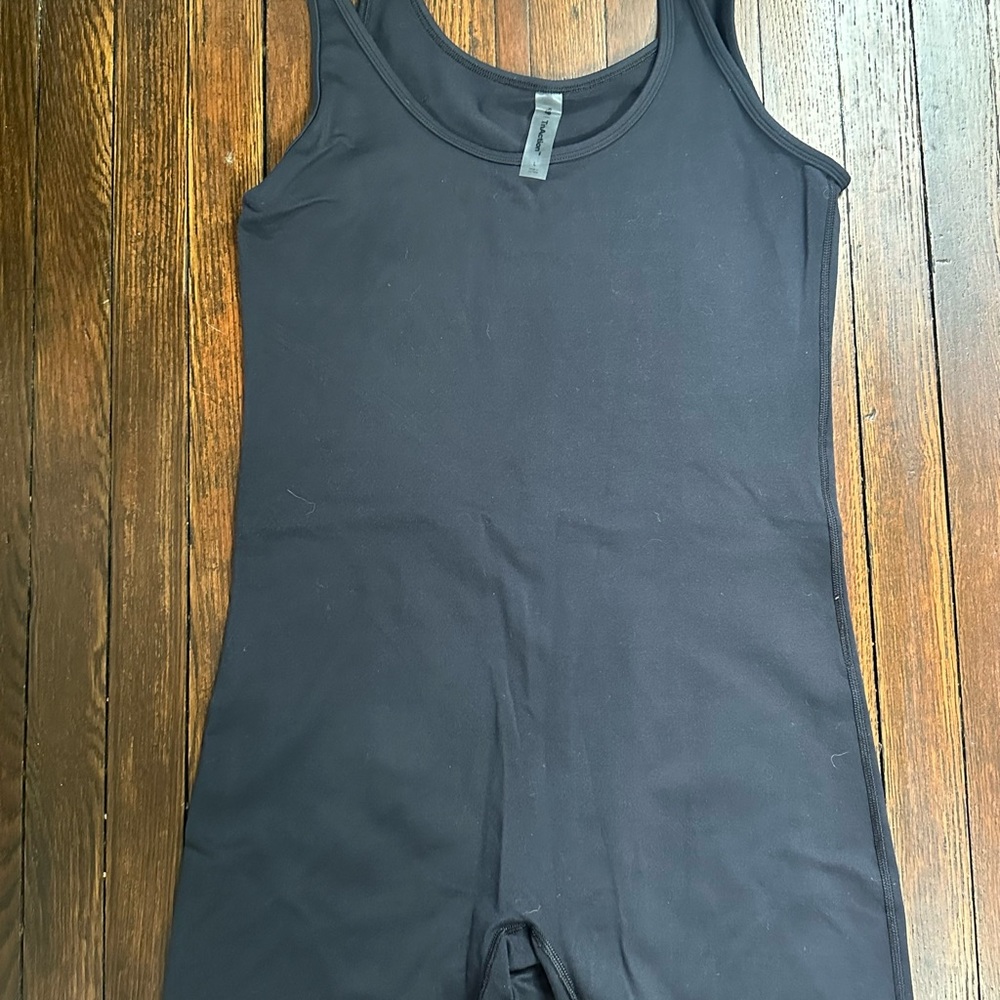 Aritzia TNA romper sz large